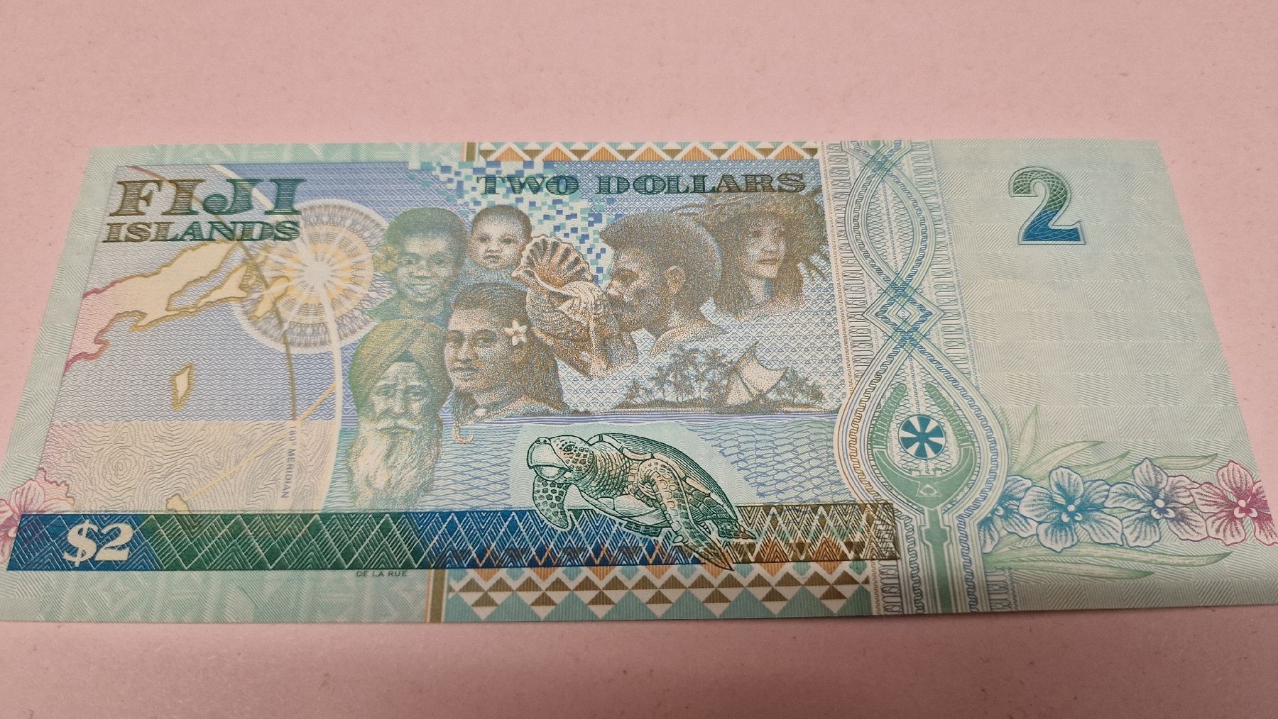 Banconote: Fiji 2 Dollar Y2K Millennium-Geldschein 2000 – Nuovo e nell'imballaggio originale da Herisau venduto da Antiques.AR 1