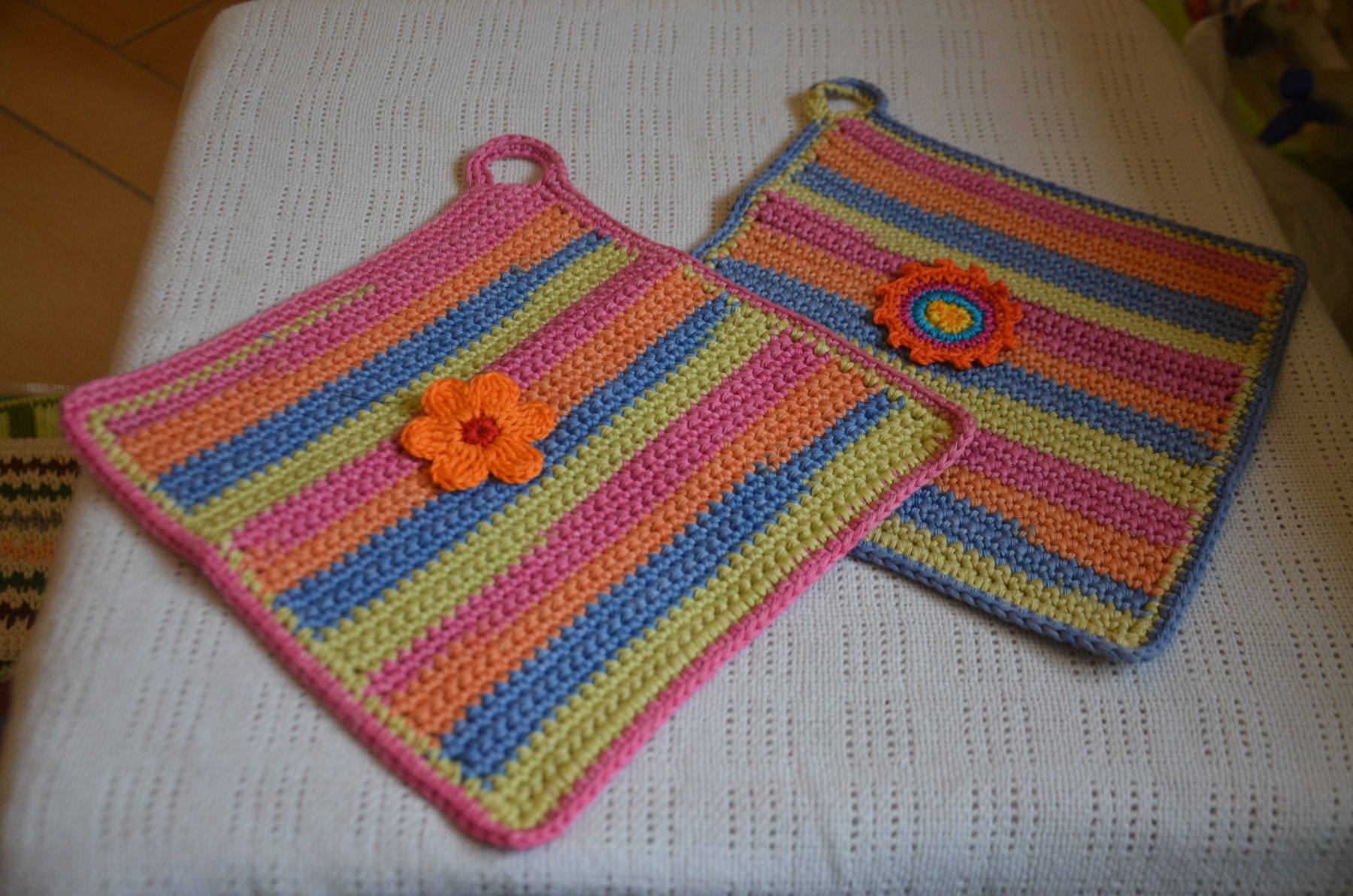 Tutte le decorazioni: 2 STUCK TOPFLAPPEN - NEU - (M) – Nuovo e nell'imballaggio originale da Chiasso venduto da Dolly015
