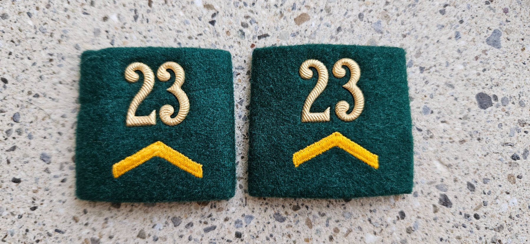 Schweizer Armee Placchette & Badge:  *** Patten /Schulterschlaufen mit Nummer *** – Usato da Riedholz venduto da fr_sIruP