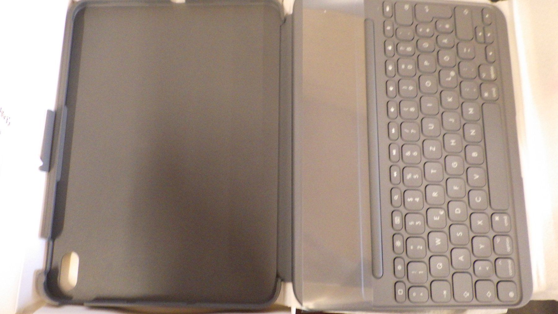 Logitech Tastaturen: Logitech Slim Folio - Tastatur und Foliohülle – Neu und originalverpackt aus Gossau ZH von OrderflowAG