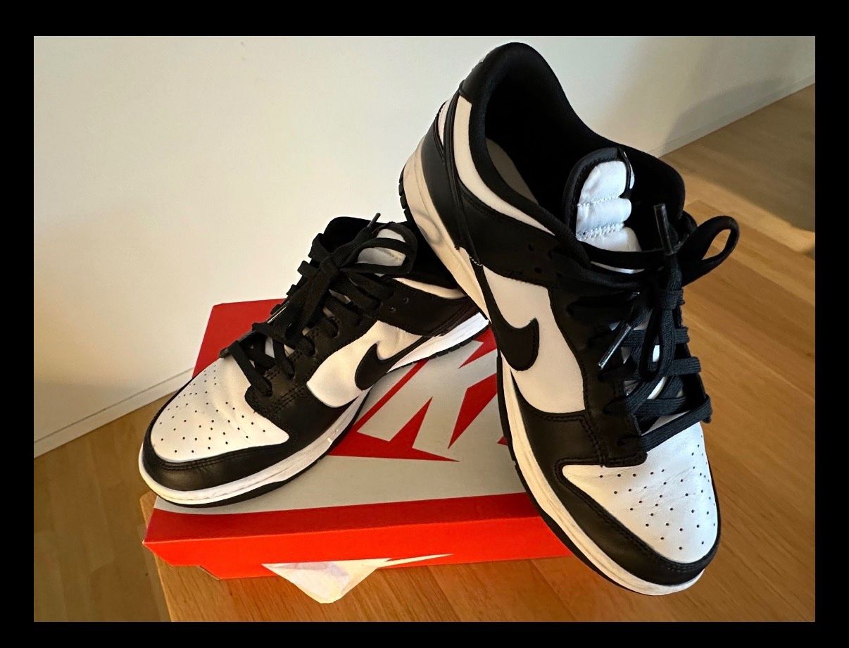 Nike Scarpe da uomo: Nike Dunk low retro black/white 42.5 – Usato da Basel venduto da Rouge.