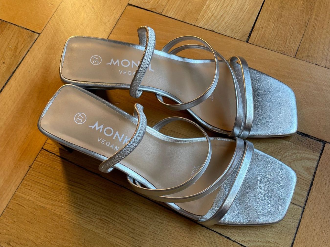 Monki Scarpe da donna: Silberne Sandaletten Gr. 37 – Usato da Zürich venduto da lil_kf8n