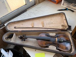 (22) Antike Geige oder Violine mit Bogen Holzbox aus Räumung