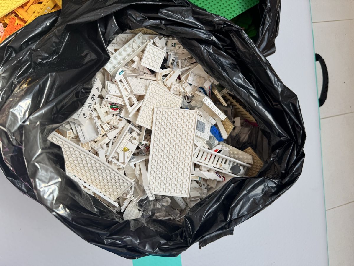 Lego Baukästen: Gros lot de pièces LEGO avec plans – Gebraucht aus Fribourg von Veronique22 9