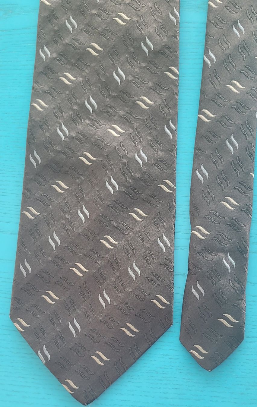 Cravatte: Schwarze Krawatte mit hellblau - beigem Muster von Profuomo – Nuovo e nell'imballaggio originale da SCHÜBELBACH venduto da CoKaHa 2