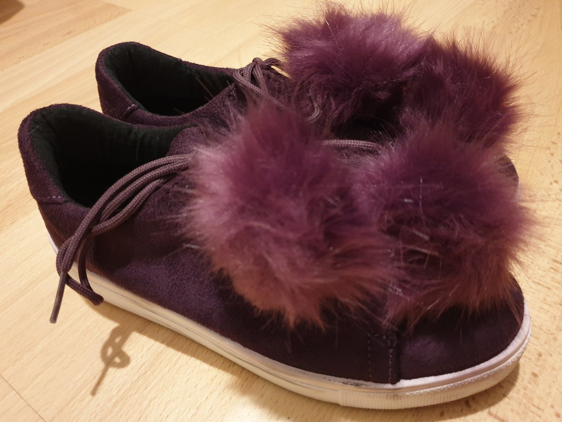 Damenschuhe: BIANCO Violet Pompom Sneaker – Gebraucht aus Hasle LU von dandelion1684 2