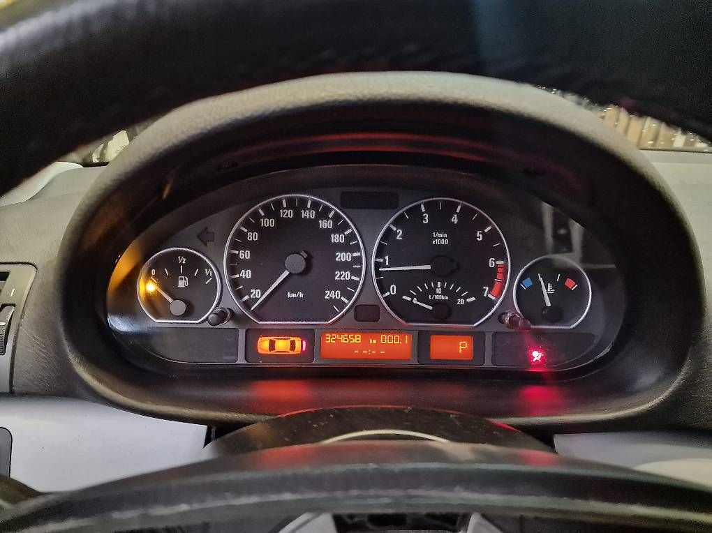 Tutti pezzi di ricambio auto: bmw e46 Tacho Benziner/Diesel  – Usato da Niedergösgen venduto da Zecinha 1