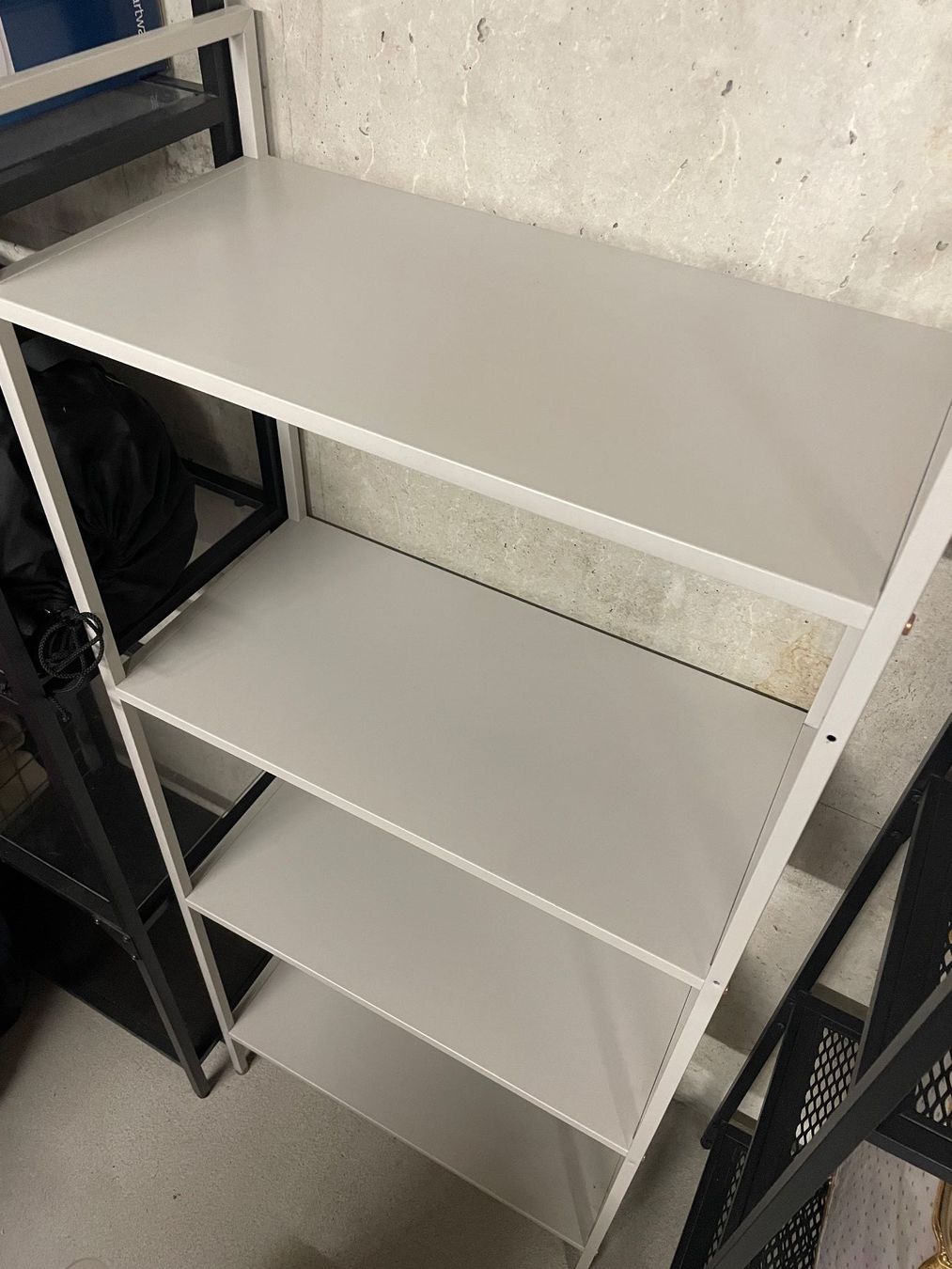 Regale: Metallregal mit 4 Fächern grau – Gebraucht aus Urdorf von SarahAella 1