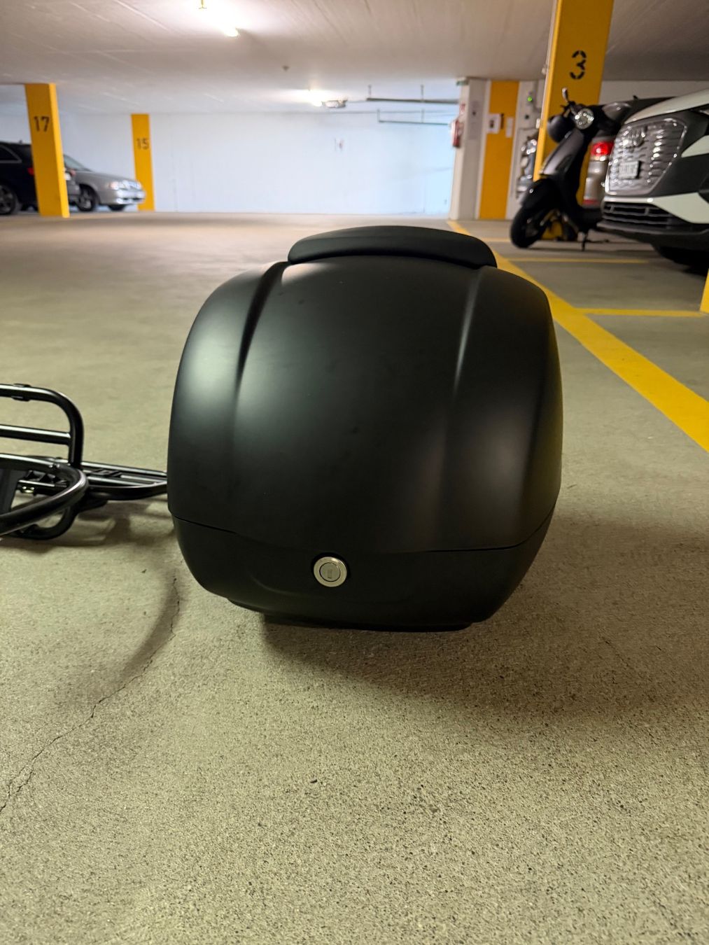 Vespa Topcases: Vespa GTS 300 Topcase – D'occasion à Bassersdorf par Botrix77 1