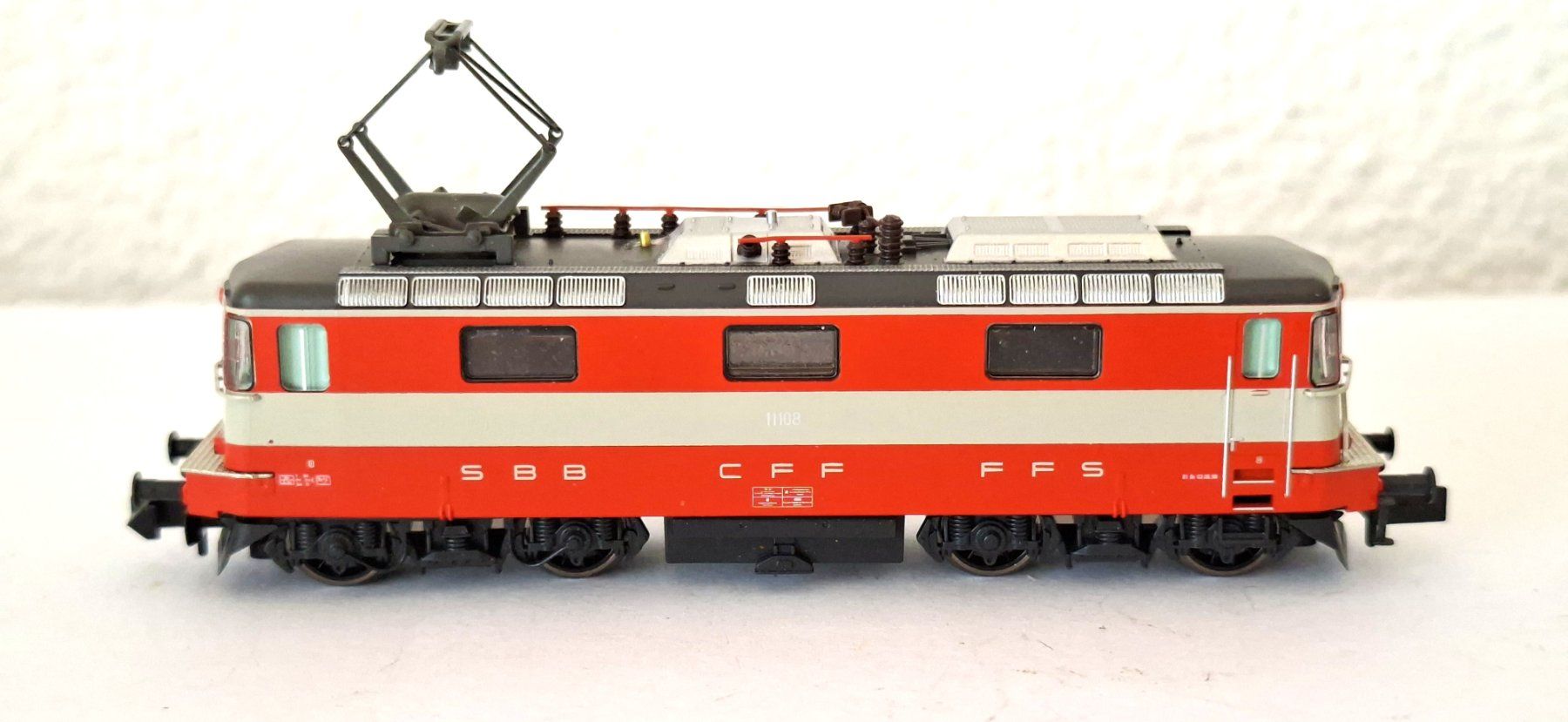 Hobbytrain Modellini di ferrovie: Hobbytrain Re 4/4 II Swiss Express " ANALOG " – Difettoso da Biberist venduto da Ntrains 3