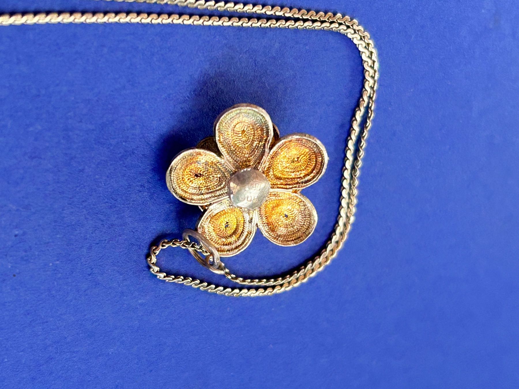 Ciondoli: Trachtenblume klein mit silberkette – Usato da Laufen venduto da Bellebellezza 7