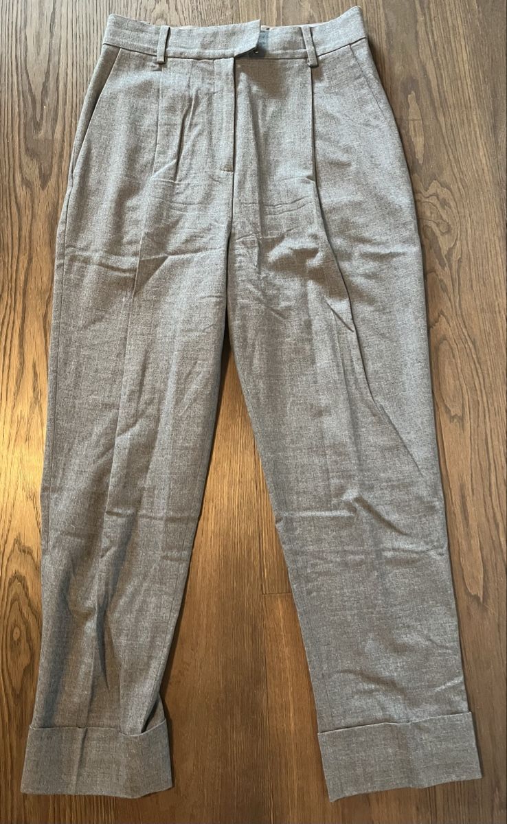 Cos Pantaloni: Graue Cos Anzugshose Gr. 38 – Usato da Kilchberg venduto da Kim_alicia