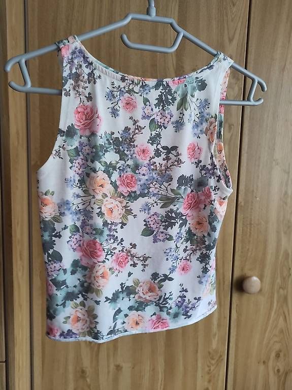 Top: CropTop – Usato da Gähwil venduto da Lisa123456789 1