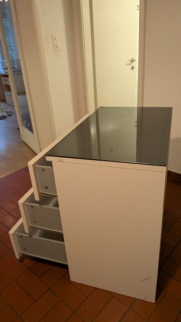 Cassettiere: Weisse Kommode mit 3 Schubladen & Glasplatte – Usato da Zürich venduto da doomsta 2