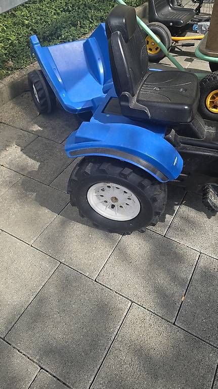 Véhicules pour enfants: Kindertraktor new holland – D'occasion à Busswil BE par Gunona 1