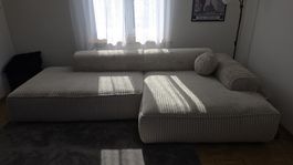 Grosses Ecksofa in Beige – 300 × 150 cm – 1 Jahr alt