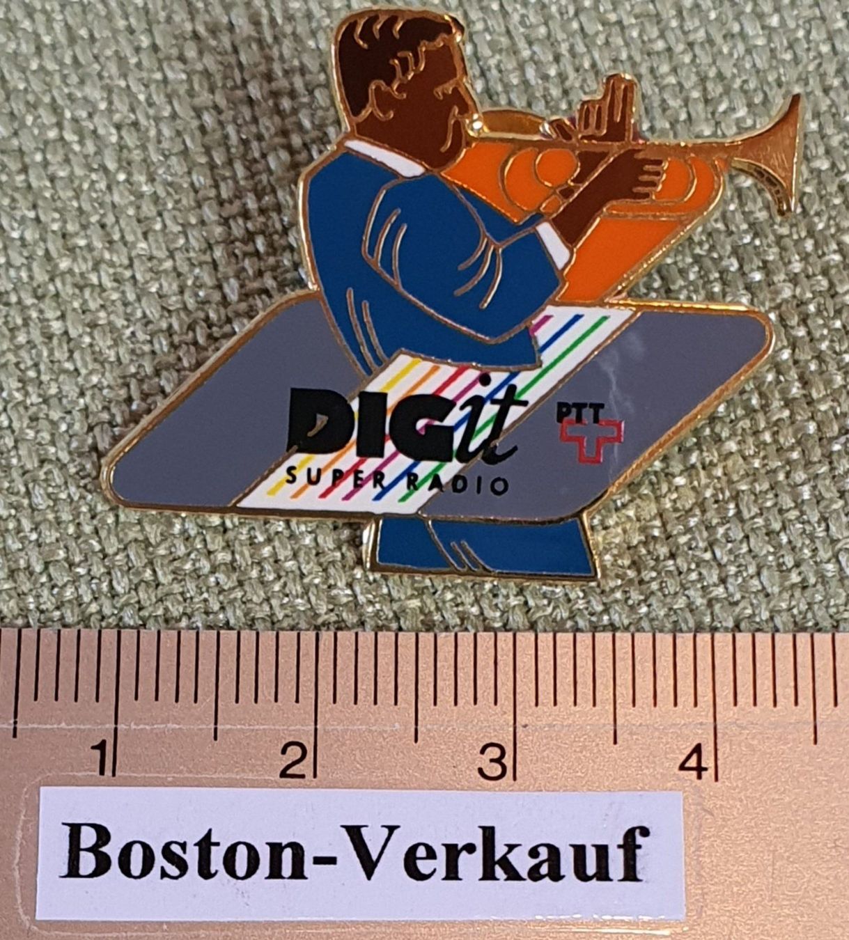 Placchette & Badge: A487 - Pin PTT DIGit Super Radio – Usato da Reinach BL venduto da Boston-Verkauf 1