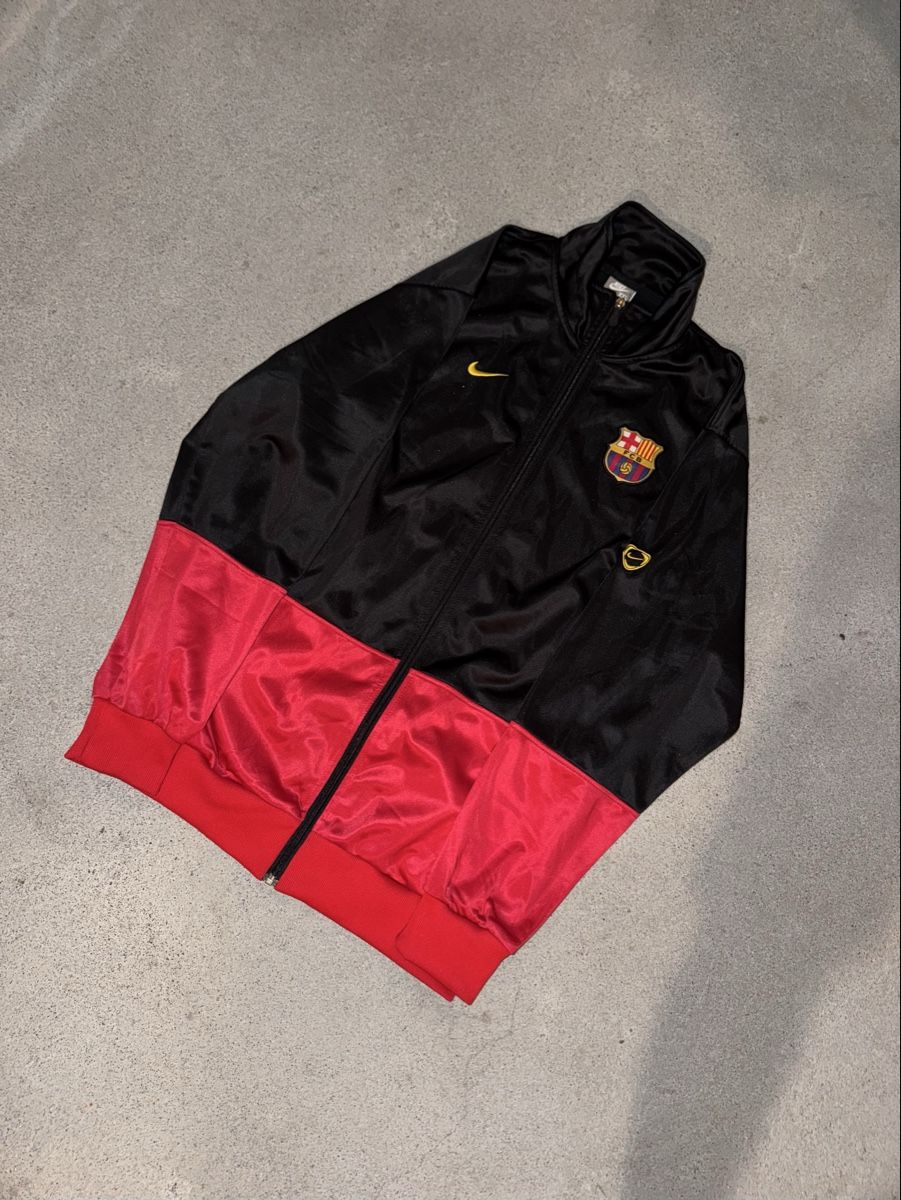 Nike Giacche: vintage nike barcelona trackjacket black/red  – Usato da Oberhofen Thun'see venduto da 61archive 2