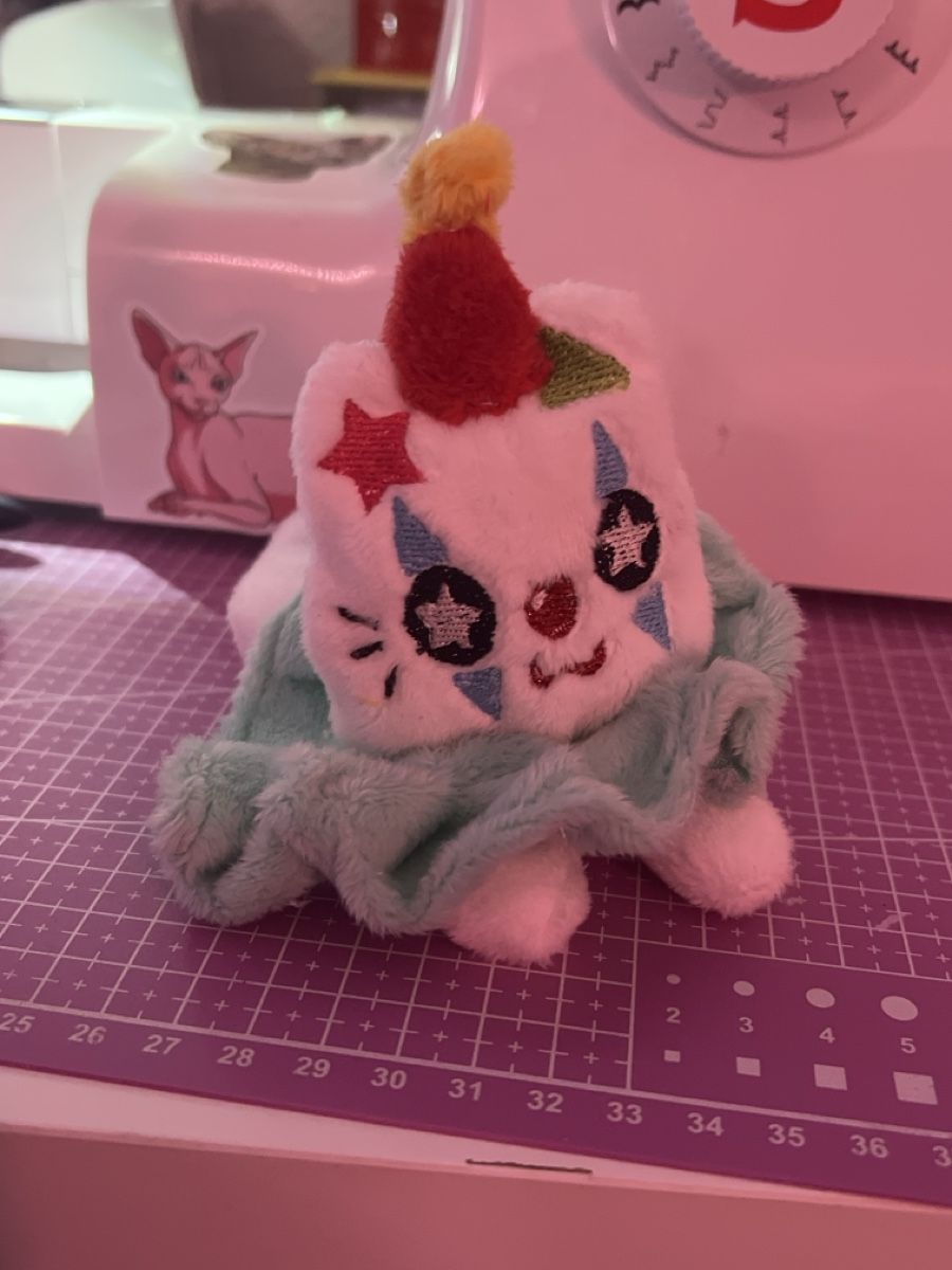 Figuren: Handmade- clown cat plush  – Neu (gemäss Beschreibung) aus Zuchwil von PonyPopArt