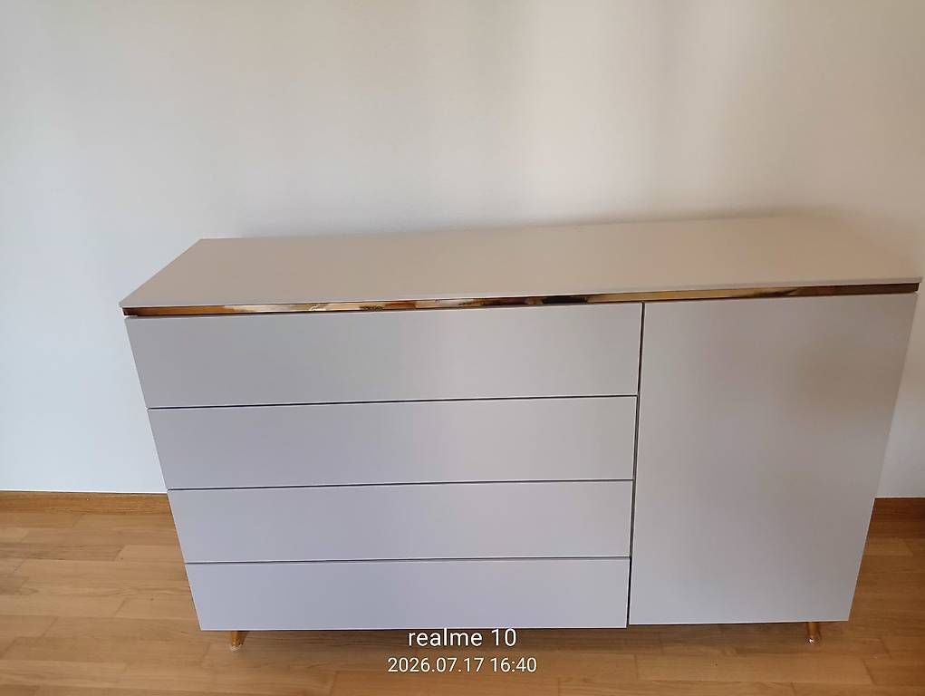 Cassettiere: Sideboard / Kommode Beige mit Golddetails – Usato da Pfäffikon ZH venduto da Thesplendidsoul 2