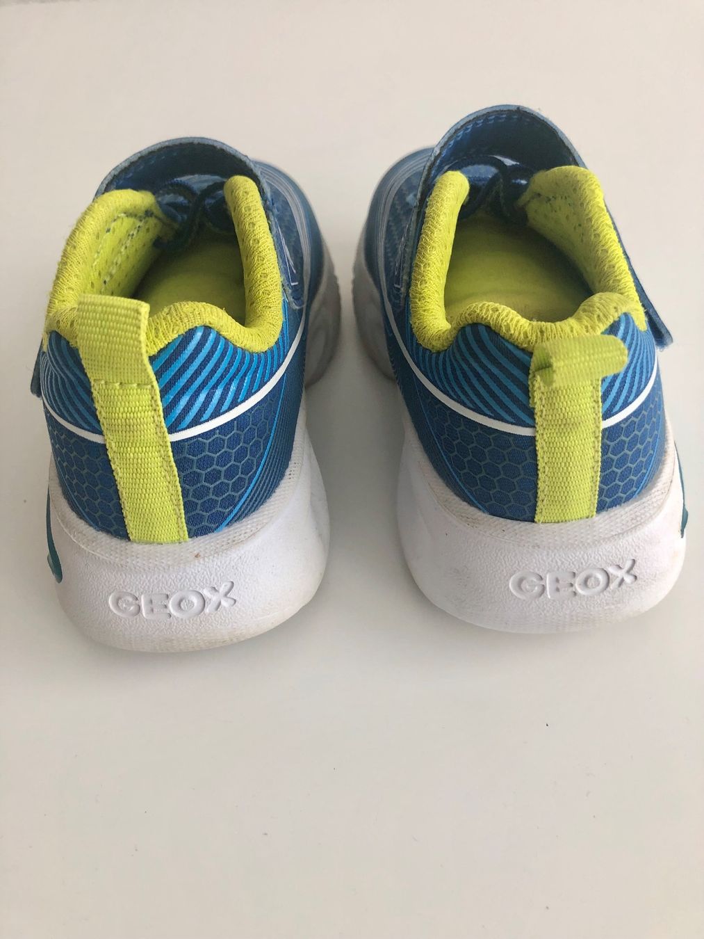 Geox Scarpe per ragazzi: Geox Velcro Sneaker mit Licht Gr. 24 – Usato da Egg b. Zürich venduto da egg2665 1