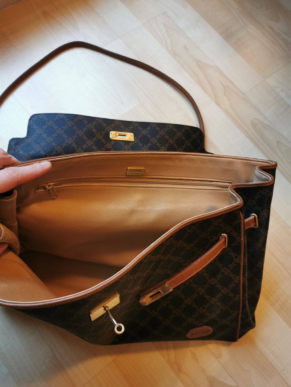 Bally Borse: wunderschöne grosse Vintage Bally Henkeltasche Leder – Usato da Zürich venduto da Hibiskus3 1