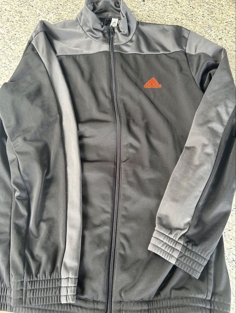 Adidas Lotti di vestiti: Adidas Trainingsjacke + Trainingshose Set – Usato da Belp venduto da jon_y6sj