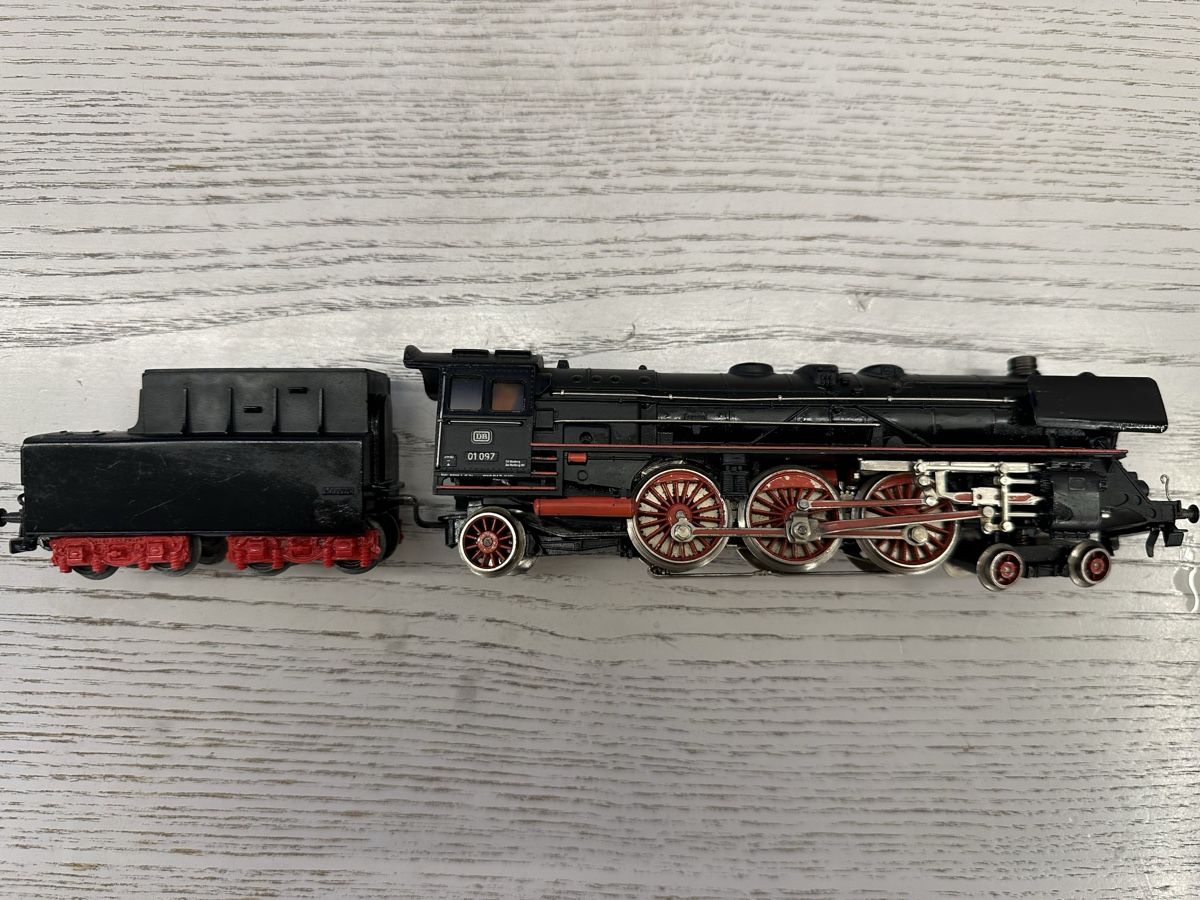 Märklin Modellini di ferrovie: Märklin 3048 DB BR 01 – Usato da Lupsingen venduto da New-Haven 2