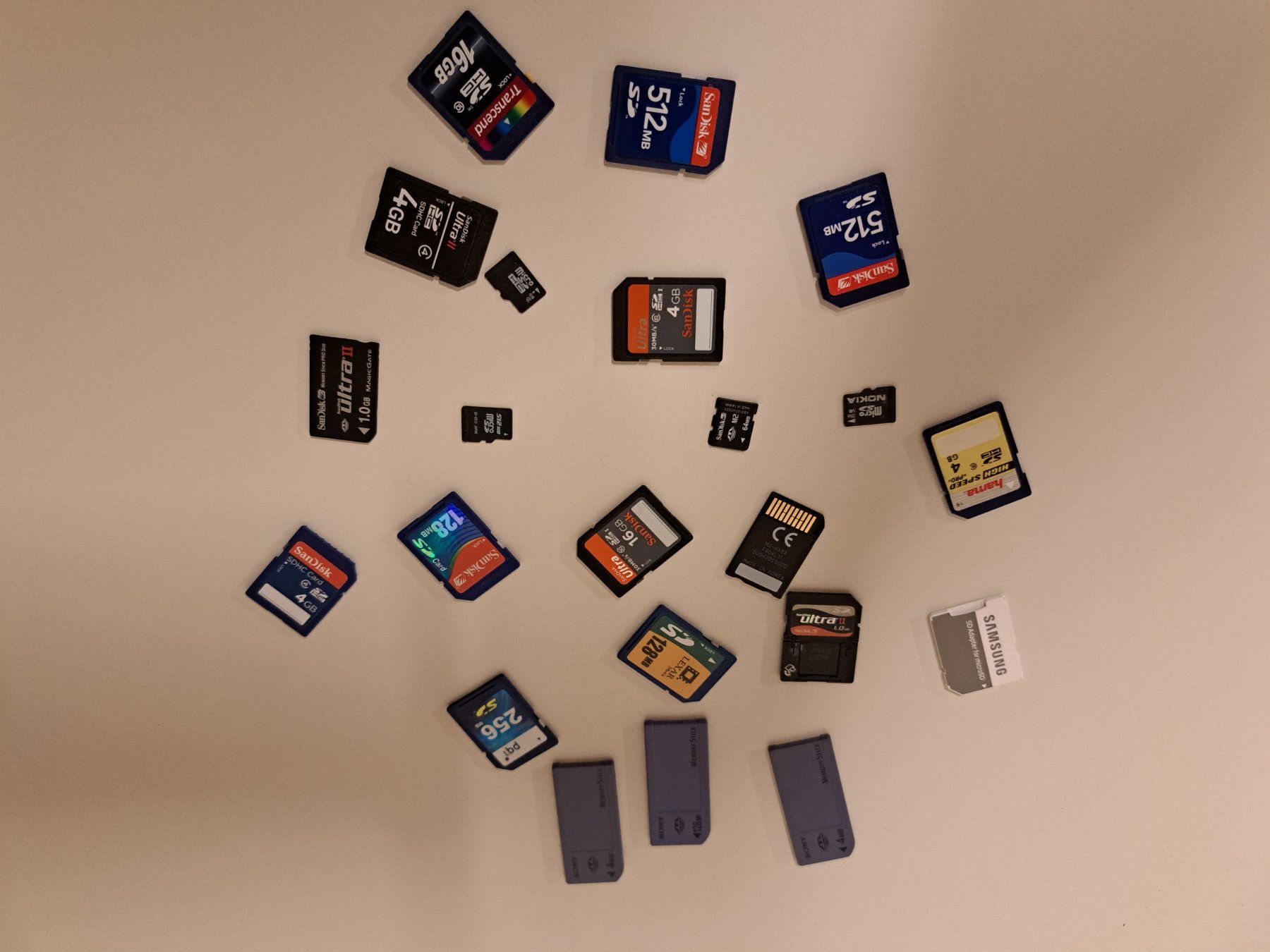 Schede di memoria: Lot mit Speicherkarten SD/ Micro SD/ diverse Grössen – Usato da Belp venduto da deal-now