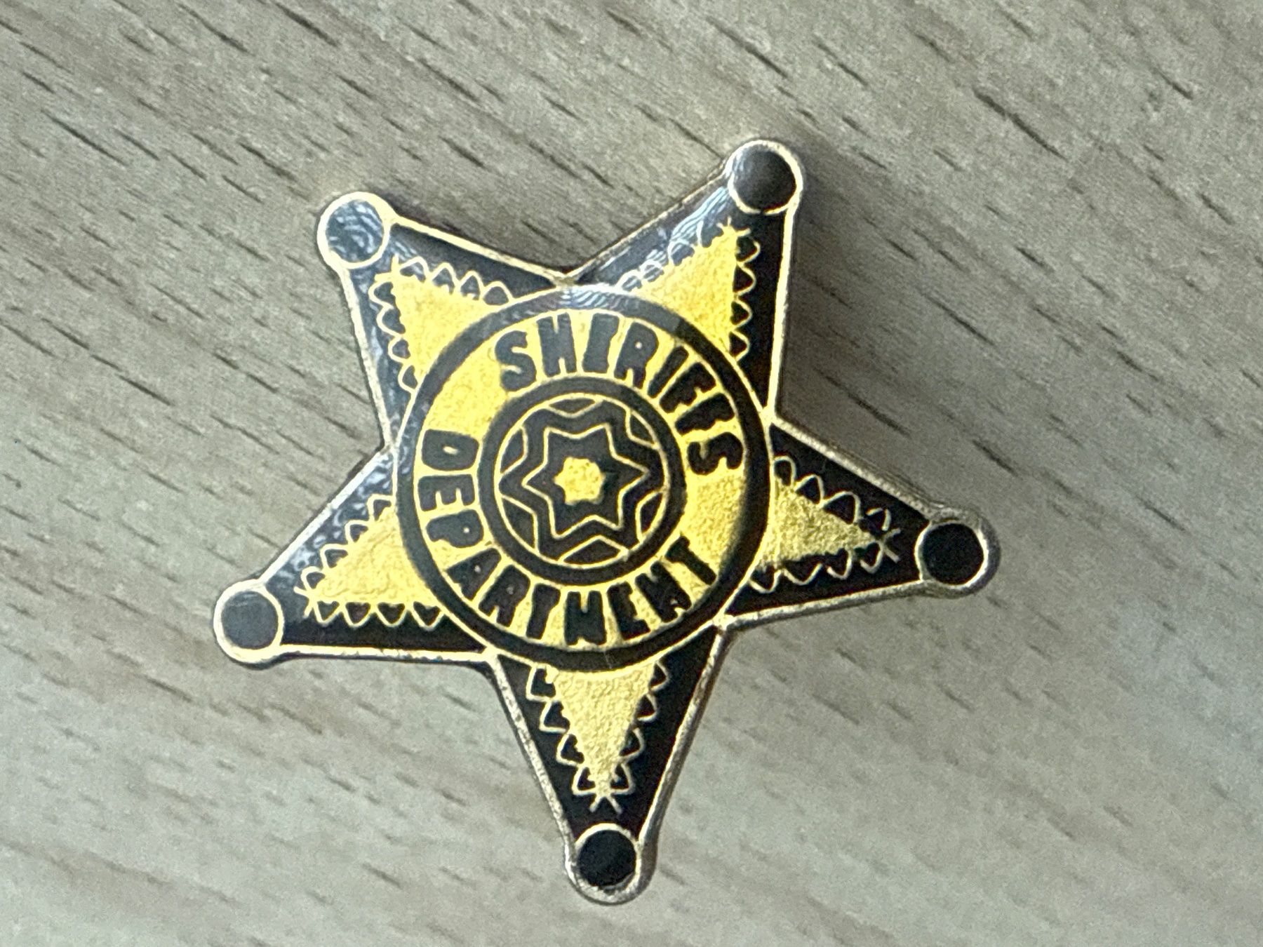 Plaquettes & Badges: Pin Sheriffs Department – D'occasion à Glattbrugg par Schweigmatt