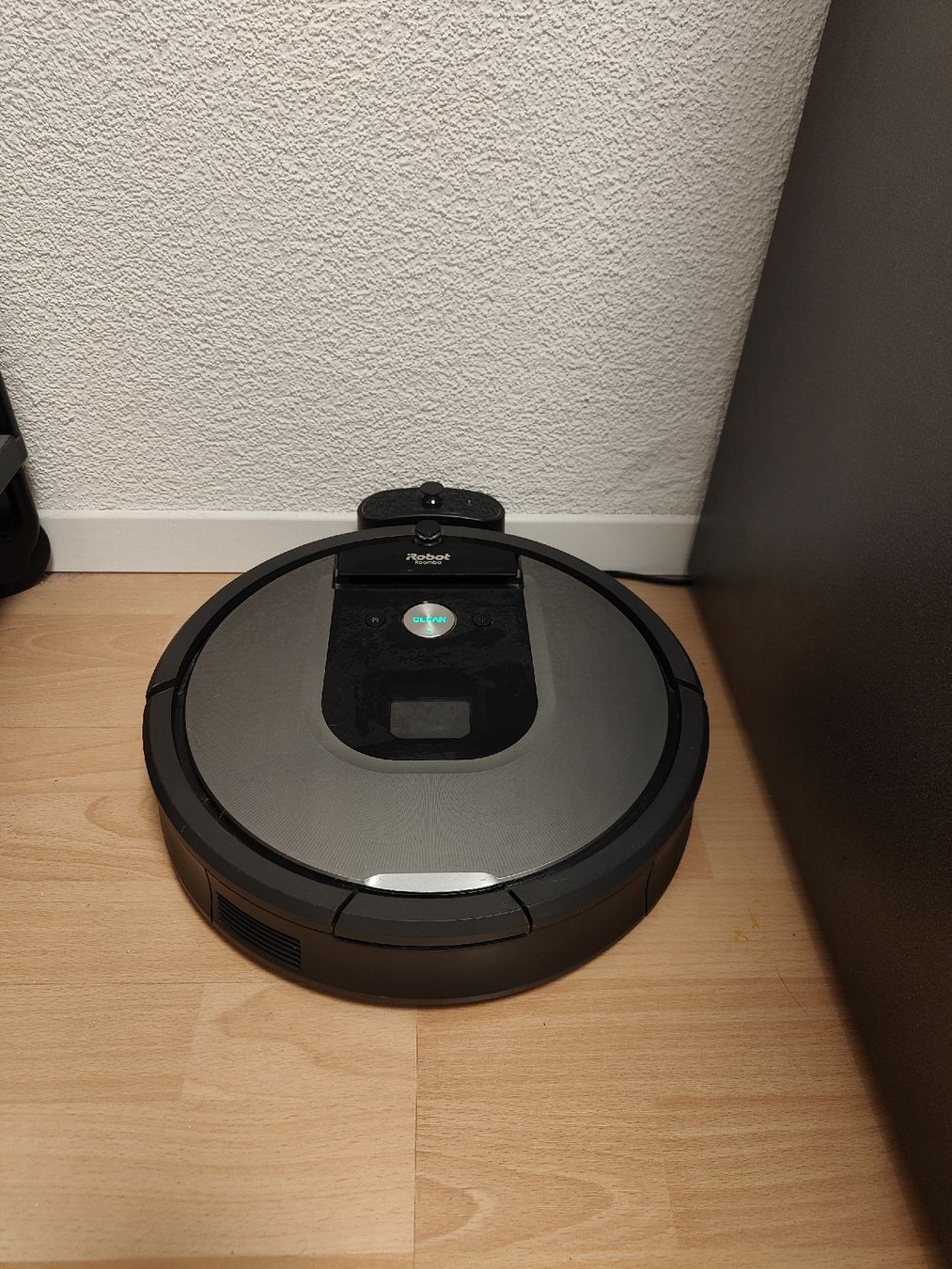 Irobot Staubsauger & Zubehör: iRobot Roomba 960 – Gebraucht aus Klingnau von Eggeli