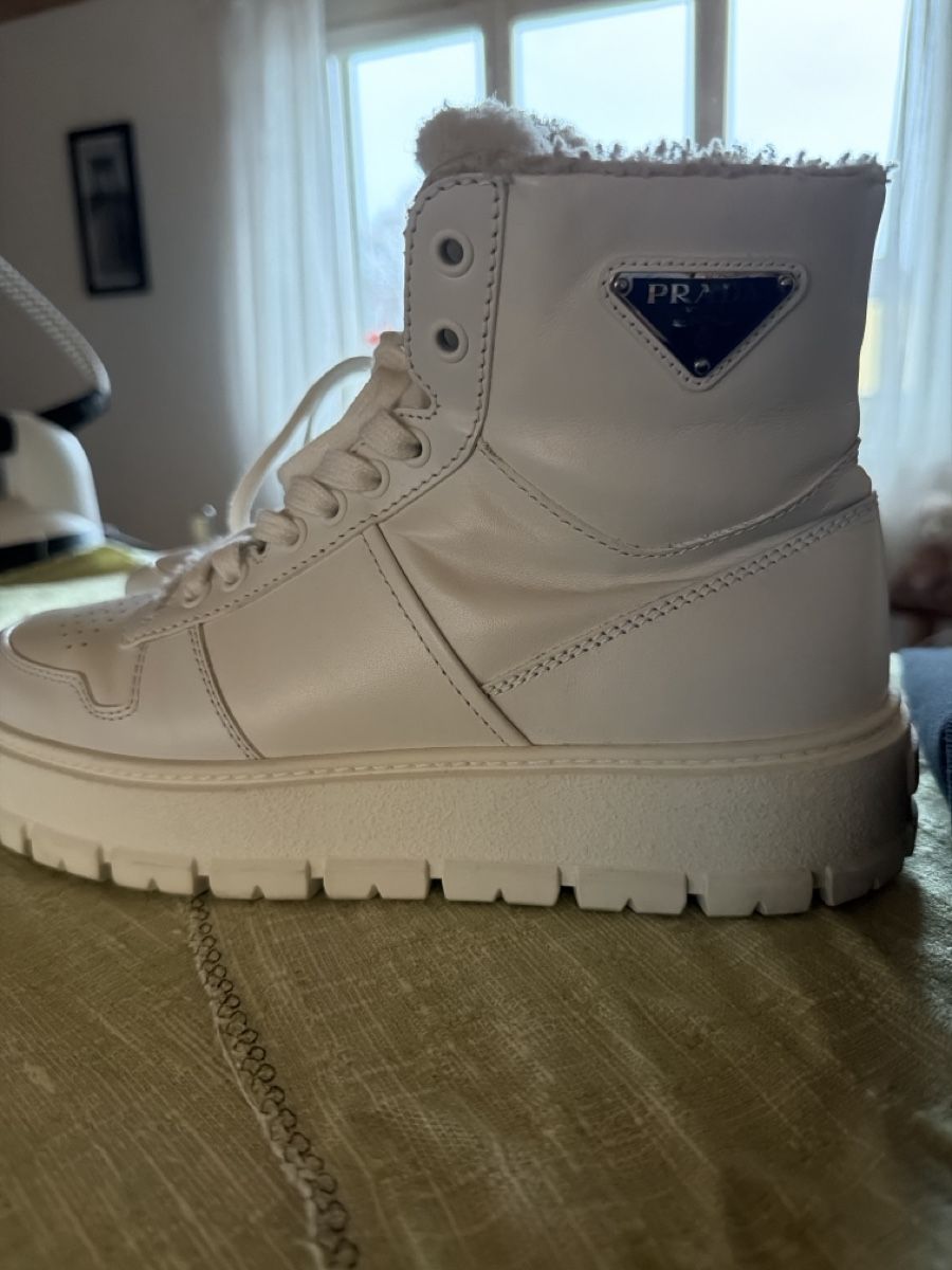 Prada Damenschuhe: Plateau-Sneakers aus Leder mit Shearling – Gebraucht aus Steinach von Pumuckeli1 2