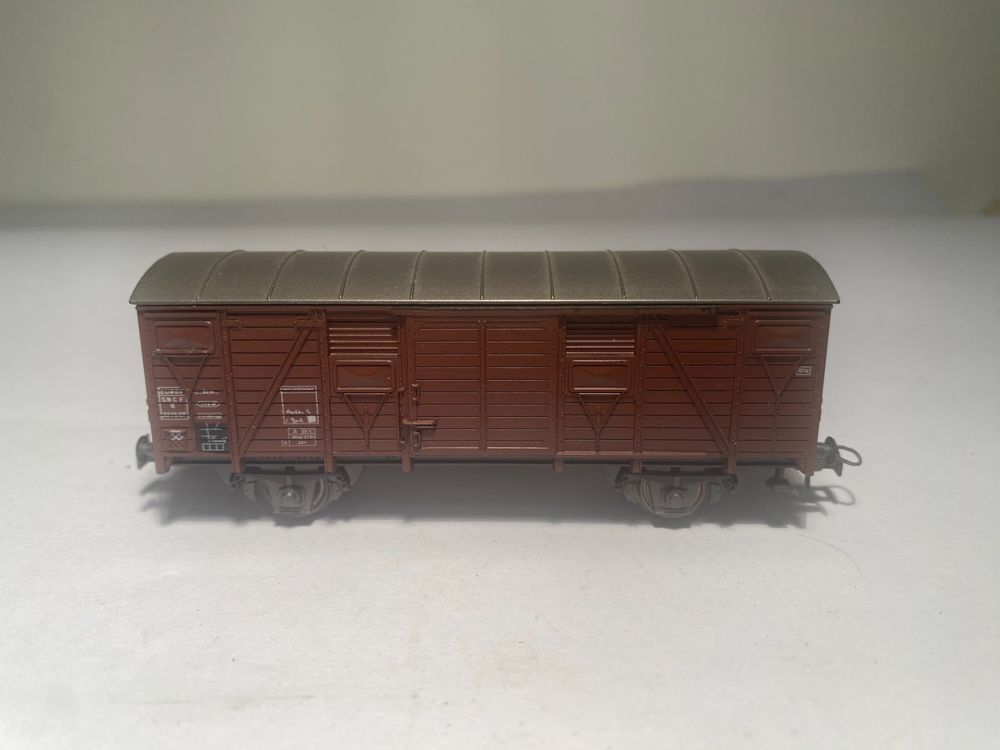 ROCO, Geschlossener Güterwagen braun SNCF DC Achsen 1