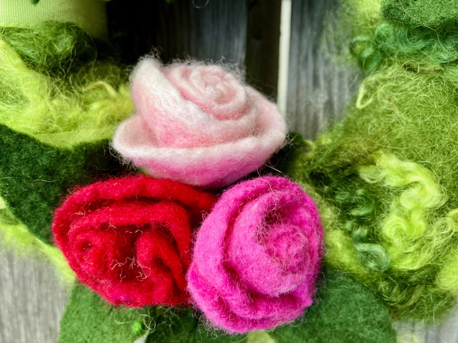 Alle Dekorationen: gefilzter Blumenkranz – Gebraucht aus Winterthur von Barunggeli 2