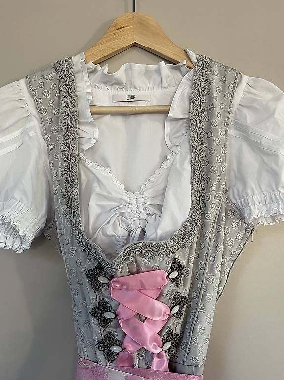 Vestiti: Elegantes Dirndl in Grau & Rosa inkl. Bluse – Usato da Oberwil-Lieli venduto da nsm_k7qc 4