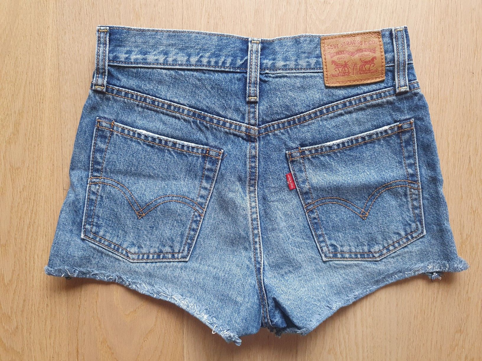 Levi's Pantaloni: Shorts – Nuovo (secondo la descrizione) da Zürich venduto da nadiialivia 3