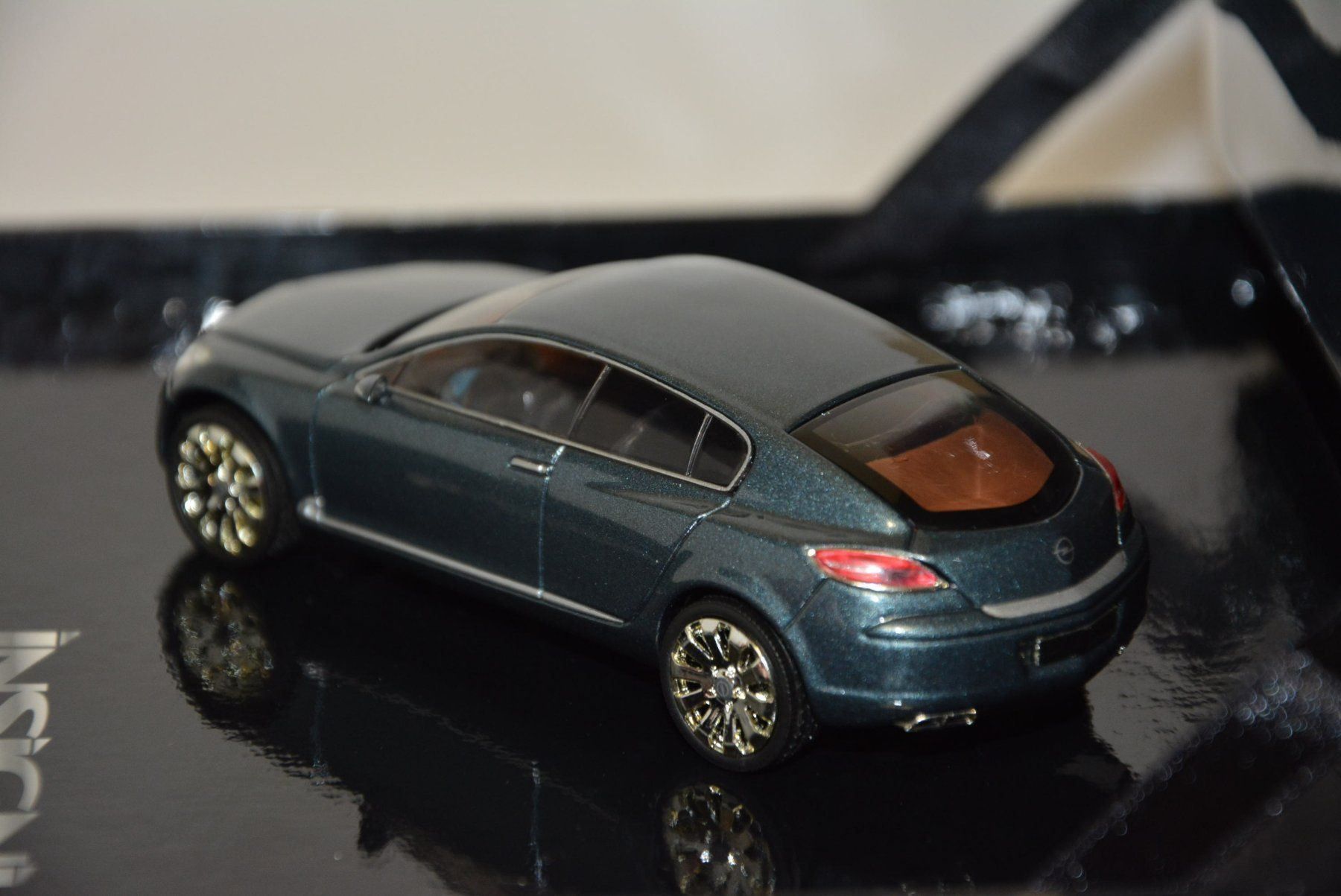 Opel Modellautos: Opel Insignia Concept Car 2003 , 1:43 – Neu und originalverpackt aus Goldach von Feivel9 4