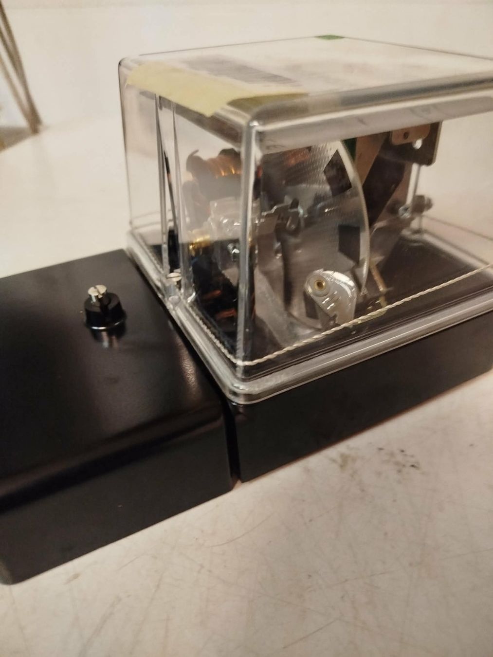 Tutte le decorazioni: Compteurs d’électricité AEG – Usato da La Chaux-de-Fonds venduto da Emmaus2300CDF 7