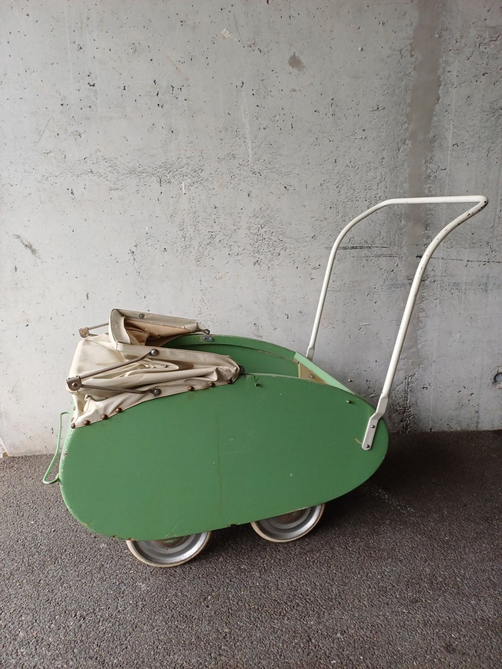 Carrozzine per bambole: Nostalgischer Kinderwagen, Vintage – Usato da Luzern venduto da Verena19510