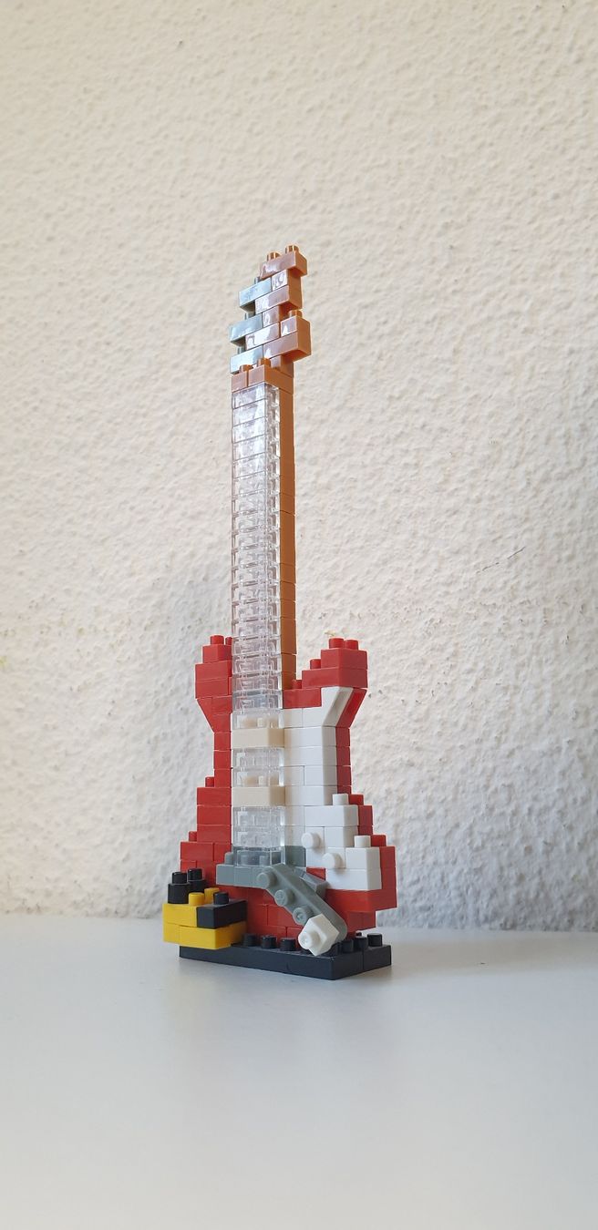 Spielzeuge: Guitare électrique style petit lego – Gebraucht aus St-Sulpice VD von Miwix
