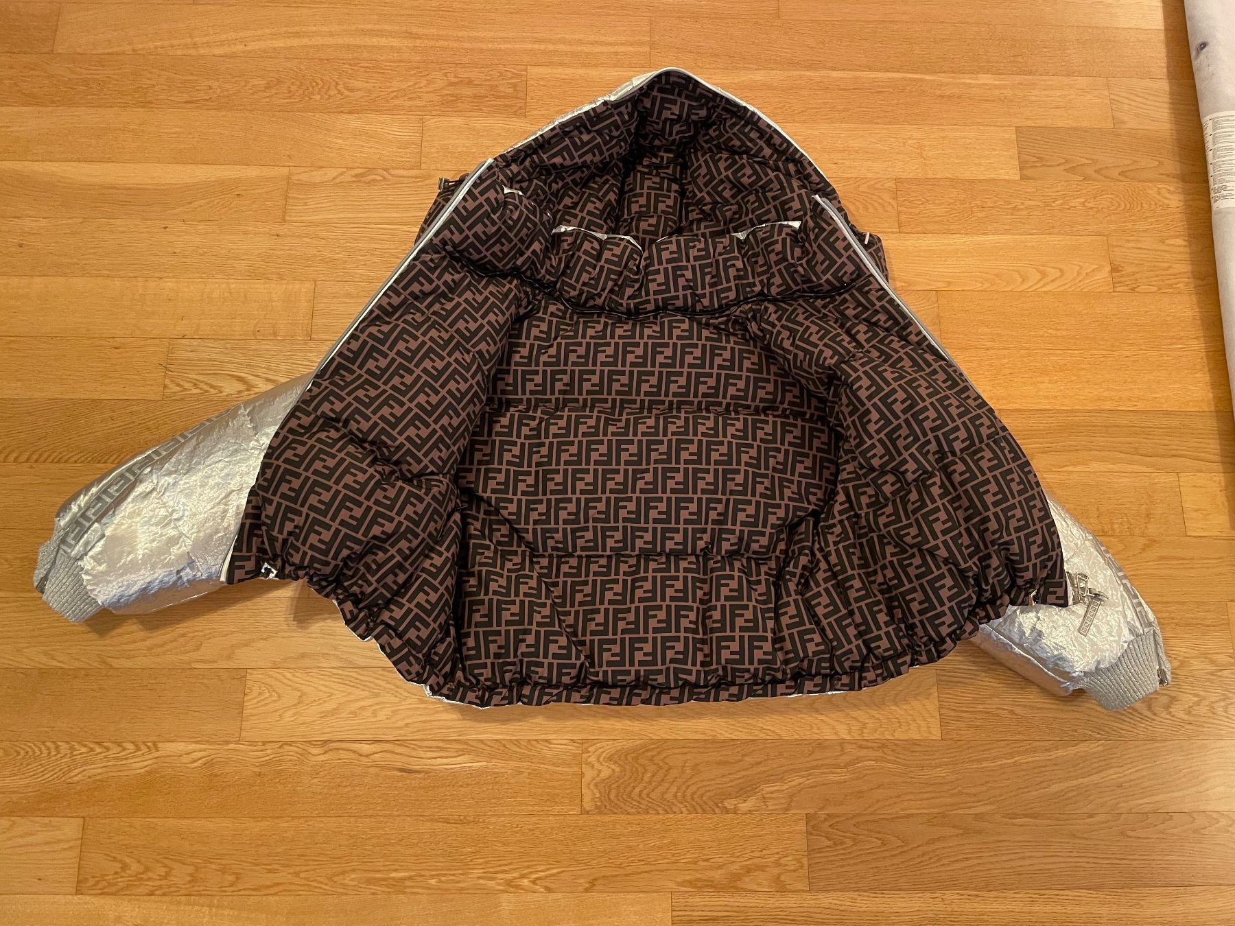 Fendi Giacche: FENDI x Nicky Minaj FF Puffer Jacket – Nuovo (secondo la descrizione) da Corcelles NE venduto da gingerbrain 2