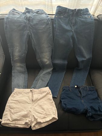 Lot de vetements (pantalon et short)