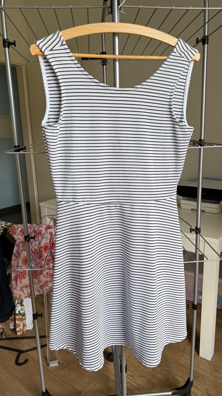 C&A Vestiti: Magnifique robe marine, taille L – Usato da Yverdon-les-Bains venduto da _sabrinah_ 7