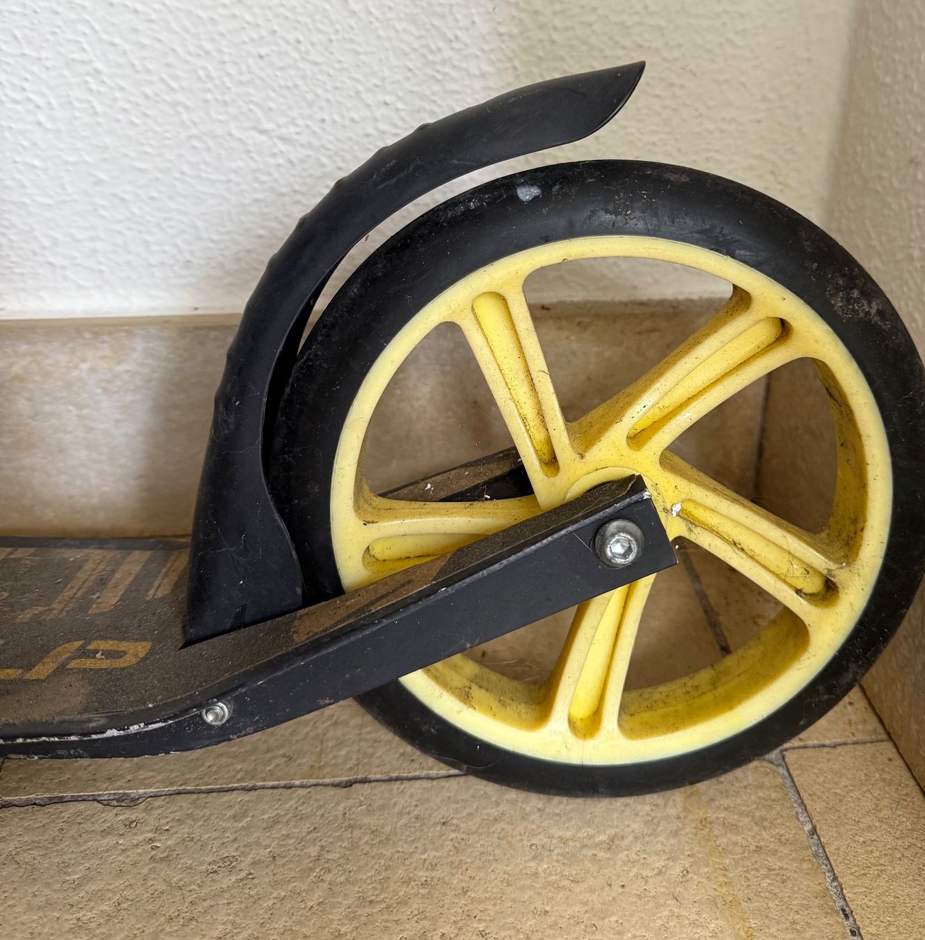 Kickboard: Tretroller, schwarz-gelb, gebraucht – Gebraucht aus Wohlen AG von thr_t5x8 2
