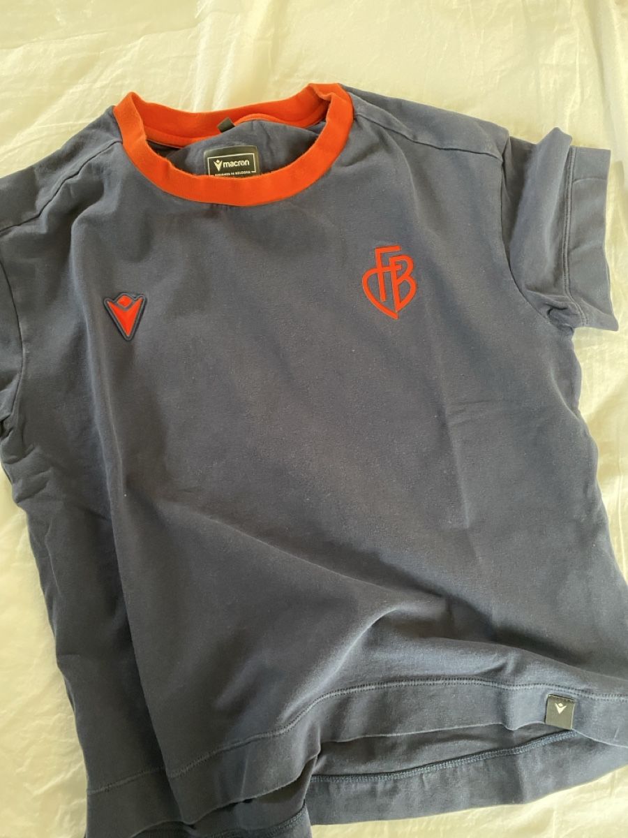 FC Basel Scarpe, pantaloni & magliette da ginnastica: FCB tshirt kind – Usato da Reinach BL venduto da stutkir