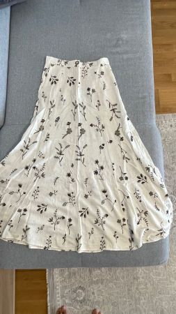 Zara Rock mit Blumenmuster, Gr S, nur 1 mal getragen