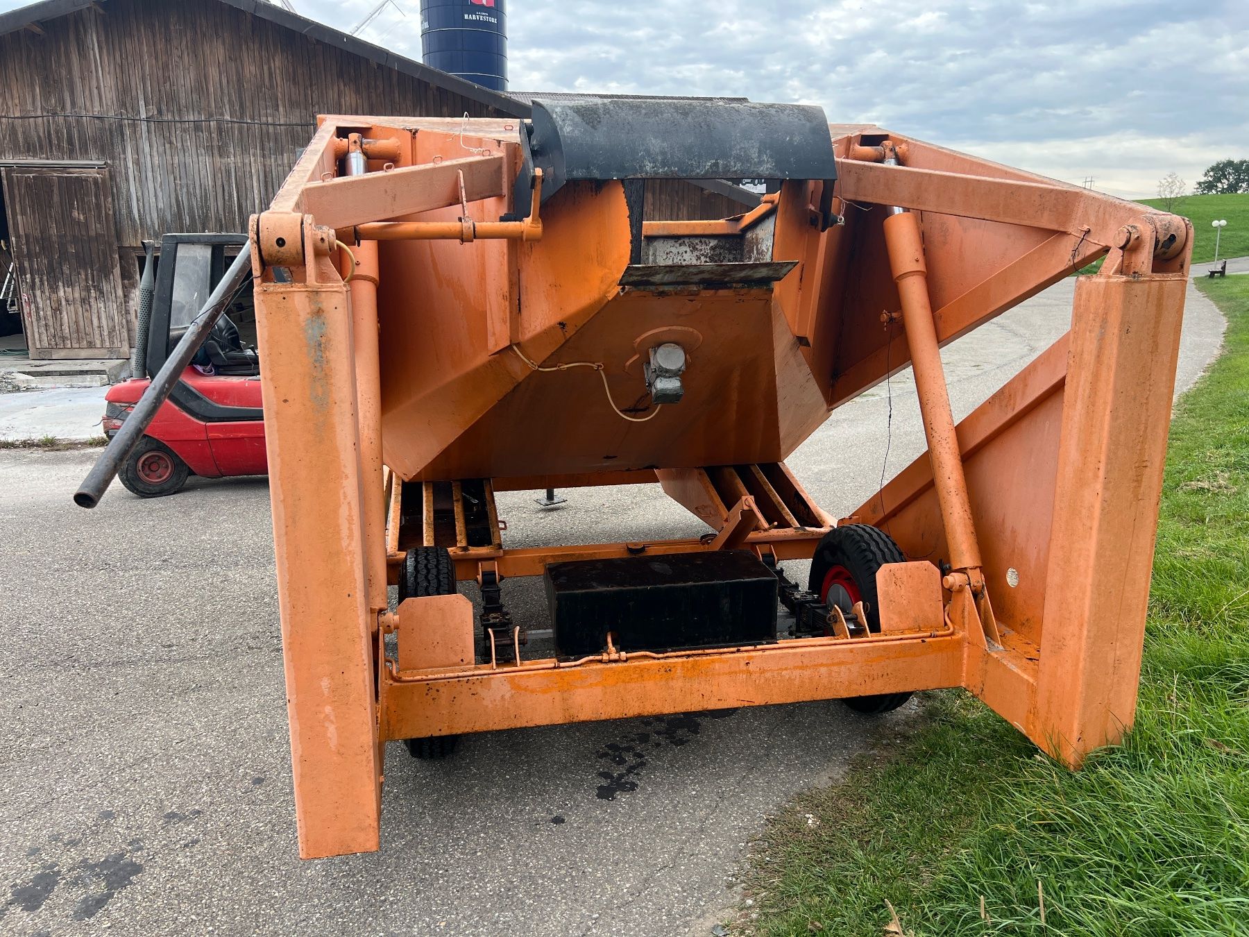 Tracteurs: Umschlaggerät hydraulisch – D'occasion à Emmenbrücke par Calida1 1