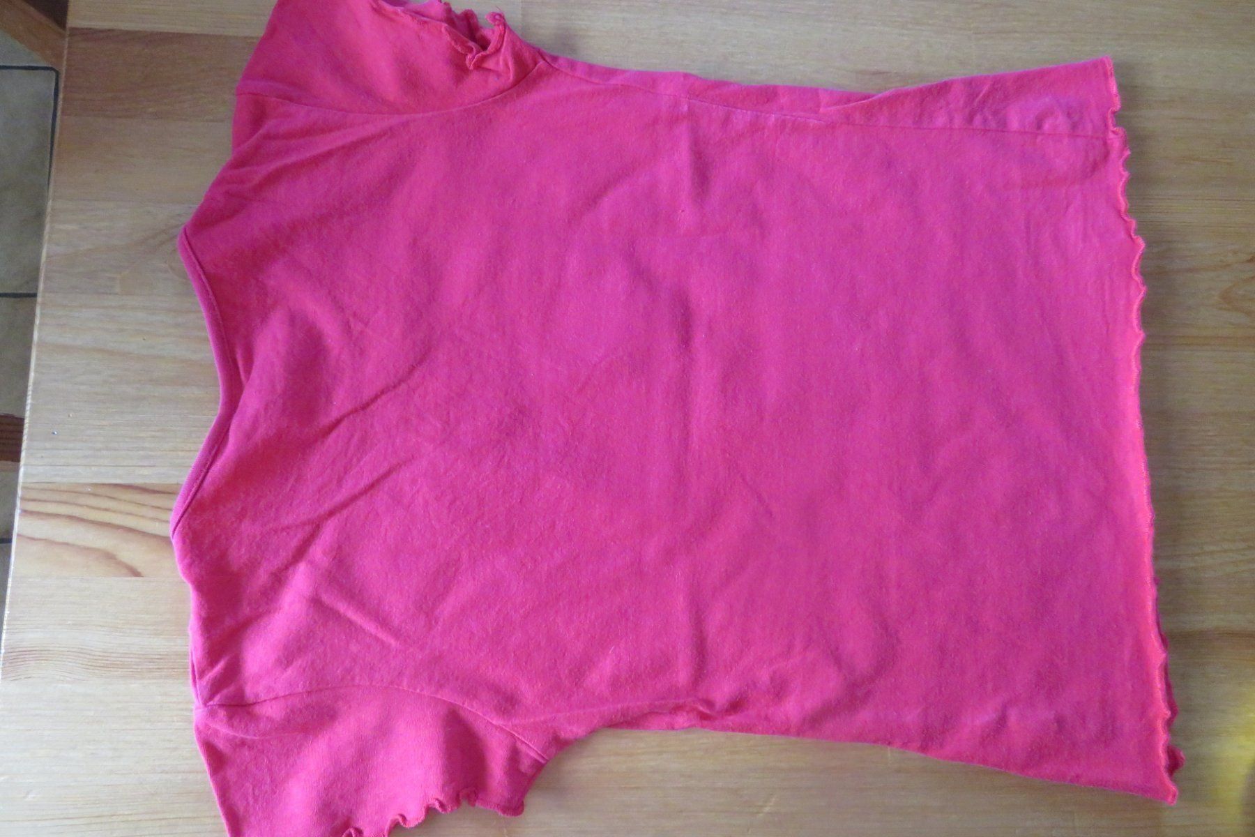 Camicette, T-shirt & Top: T-Shirt in Gr. 128 – Usato da Steckborn venduto da Bibendum02 2
