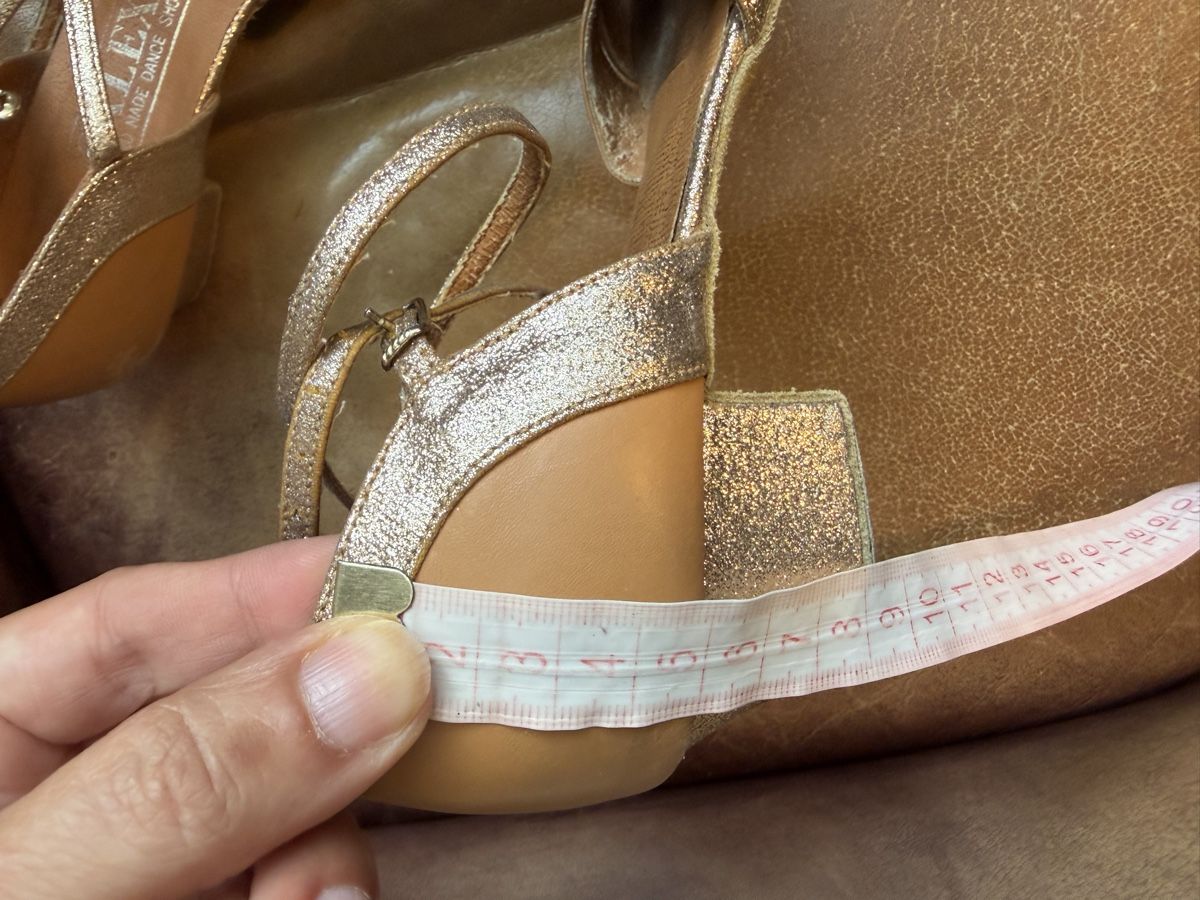 Chaussures filles: Tanzschuhe Leder – D'occasion à Obfelden par tan_9lj9 6