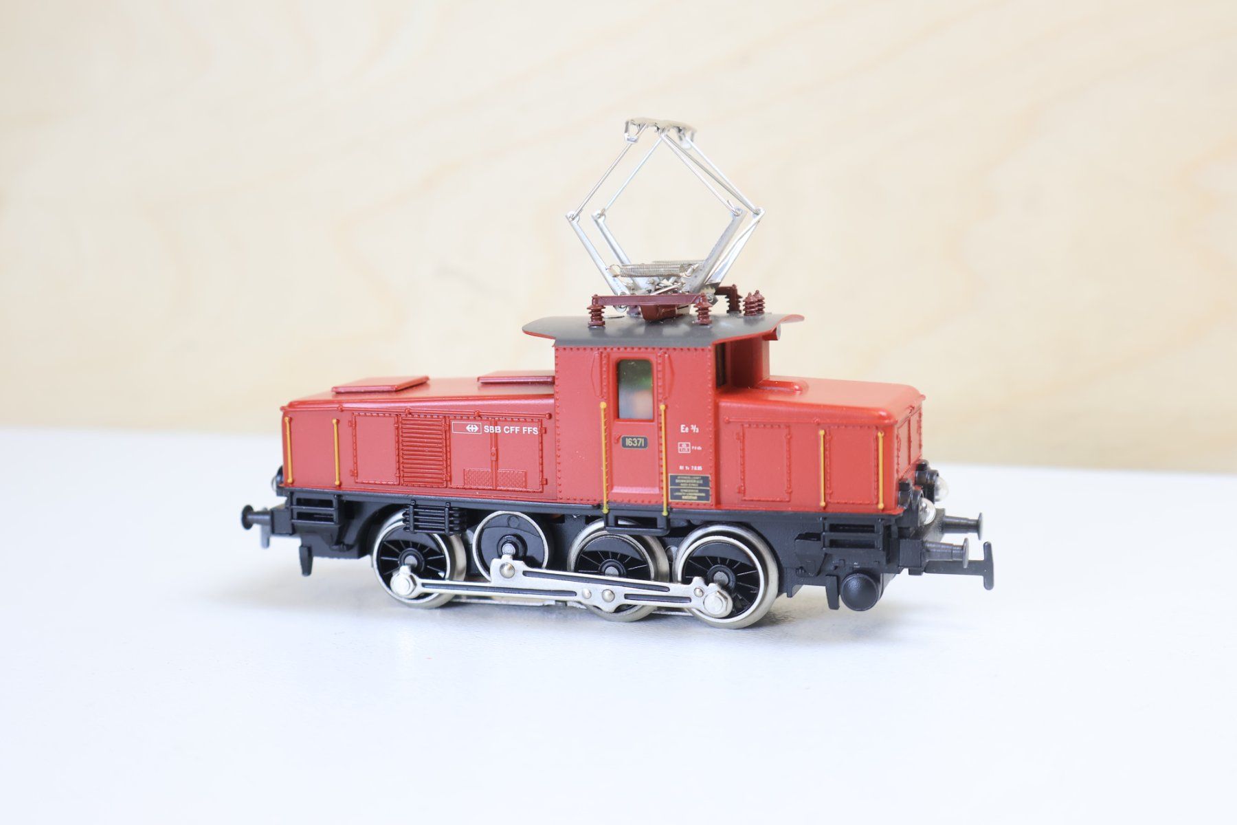 Märklin Modelleisenbahnen: Märklin SBB Ee 3/3 Rangier E-Lok - Digital H0 – Gebraucht aus Winterthur von Monstera 7
